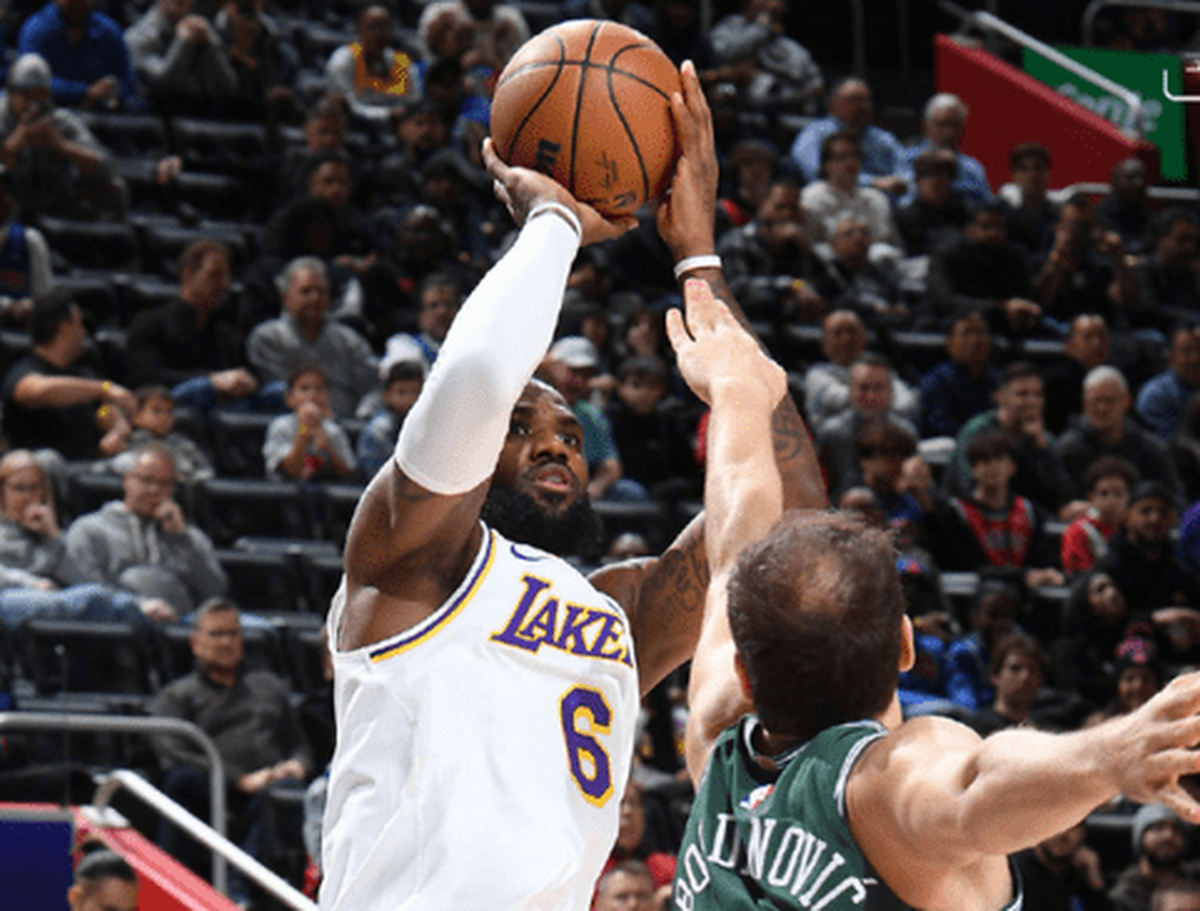 凯尔特人击败湖人，厄文砍下35分