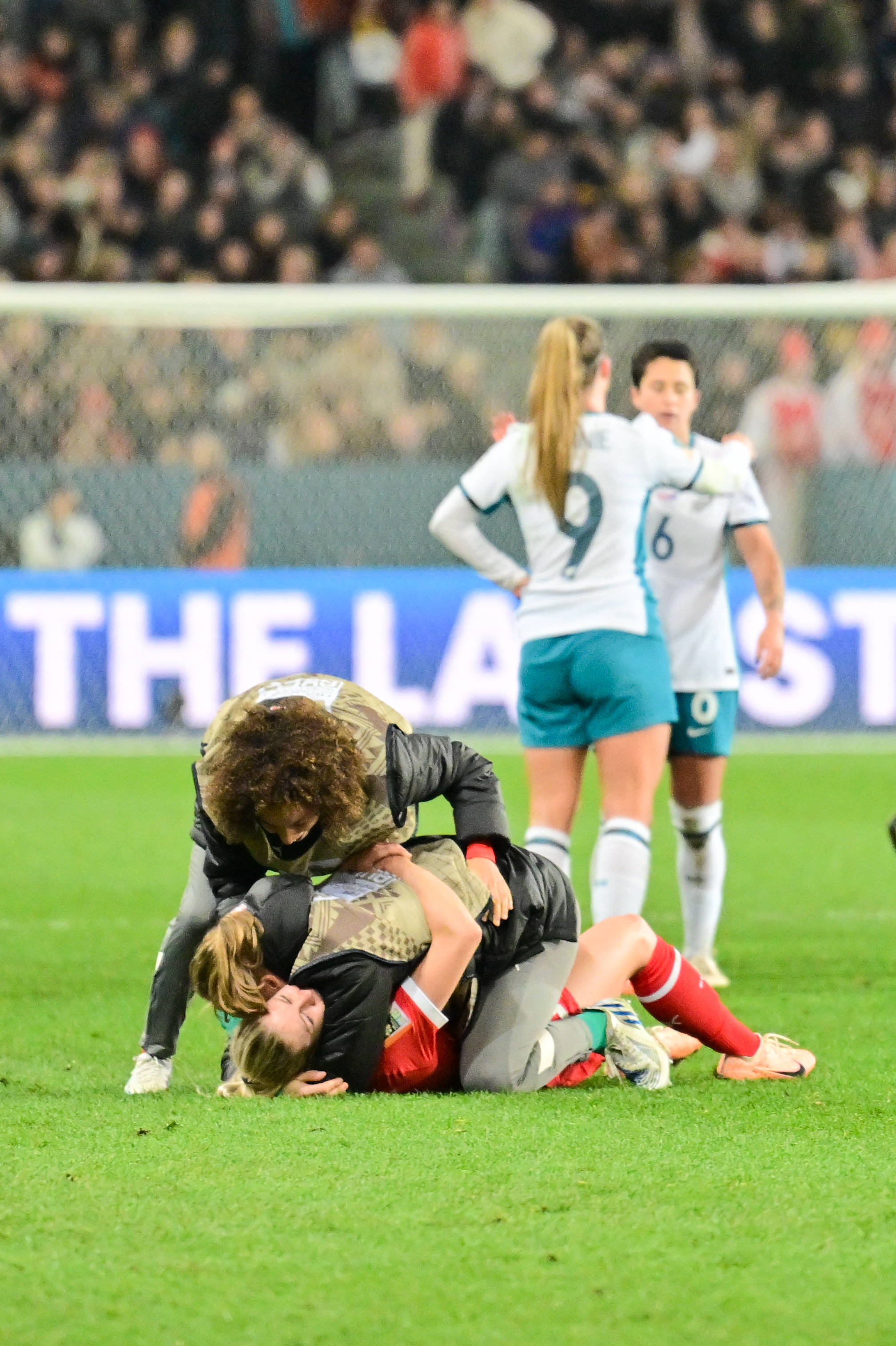 世界女足比赛集锦精彩呈现，球员技术突出