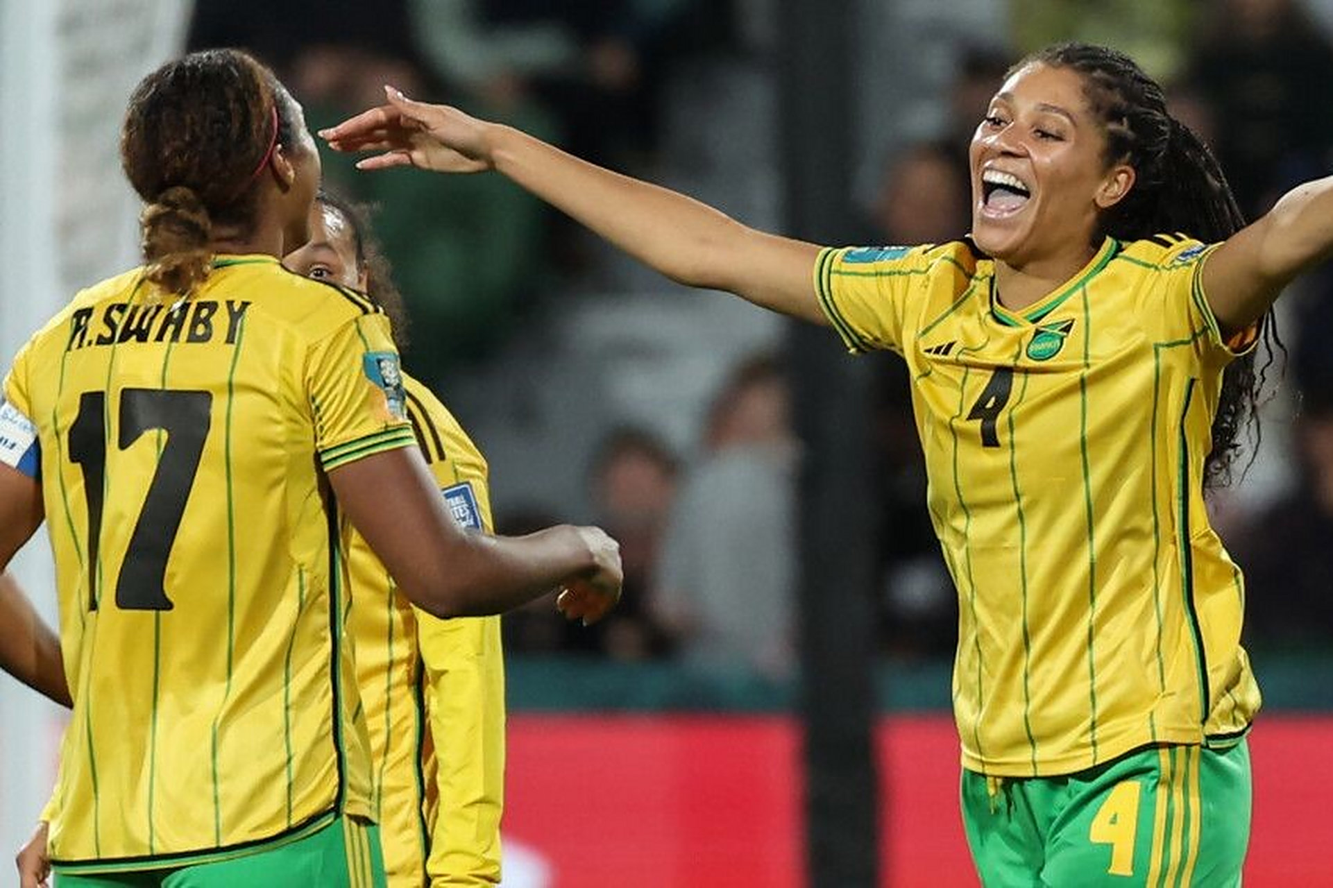 巴拿马女足击败哥伦比亚女足，取得胜利